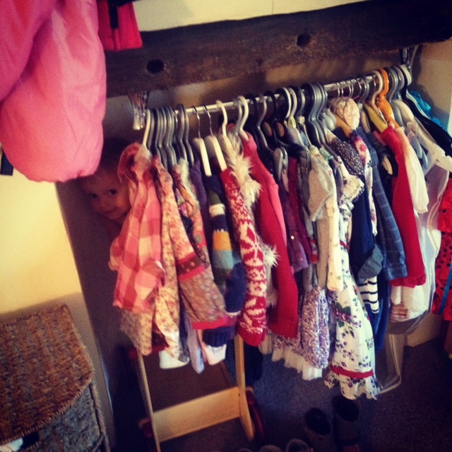 Остарелите дрехи в детския гардероб
